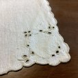 画像5: カットワークと手刺繍のナプキン