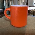 画像2: オレンジ色のマグカップ