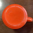 画像8: オレンジ色のマグカップ