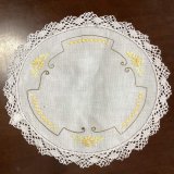 手刺繍のドイリー