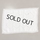 ドロンワークと縁レースのテーブルセンター