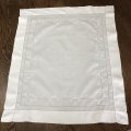 ドロンワークと刺繍のテーブルクロス
