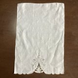 手刺繍とカットワークのマット