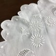 画像2: 刺繍とドロンワークのテーブルセンター