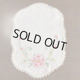 手刺繍のオーバルドイリー