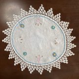 手刺繍の大判ドイリー