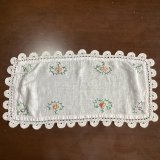 手刺繍のテーブルセンター