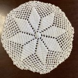 かぎ針編みのドイリー