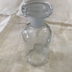 画像: アンティークガラスの薬瓶  