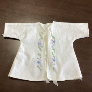 画像: 手刺繍のベビーシャツ