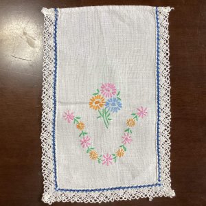 画像: 手刺繍のマット