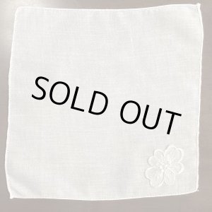 画像: お花のモチーフハンカチ