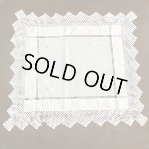 画像: 蝶刺繍のテーブルセンター