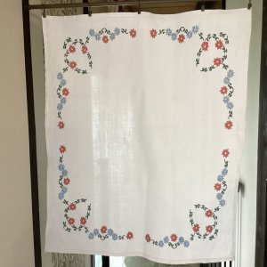 画像: 手刺繍のテーブルクロス