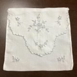 画像: カットワークと刺繍のポーチ