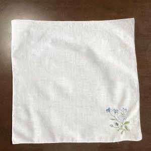 画像: 刺繍のハンカチ