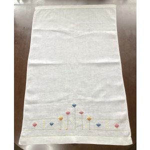画像: 手刺繍のタオル